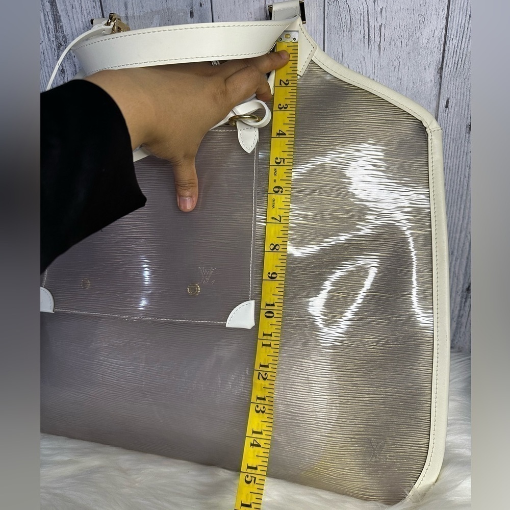 LOUIS VUITTON epi plage vinyl shoulder bag in clear white - Picture 13 of 16